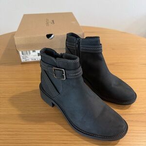 Clarks Women’s Maye Strap Ankle Boots Black Leather